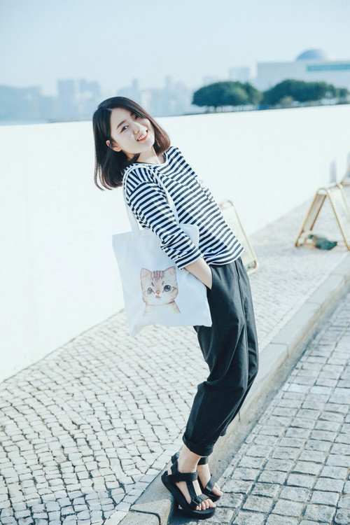 沃尔夫斯堡双边推进压制对手两翼,沃尔夫斯堡队